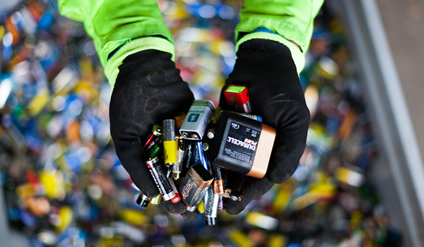 Visste du at brukte batterier aldri skal kastes i restavfallet?