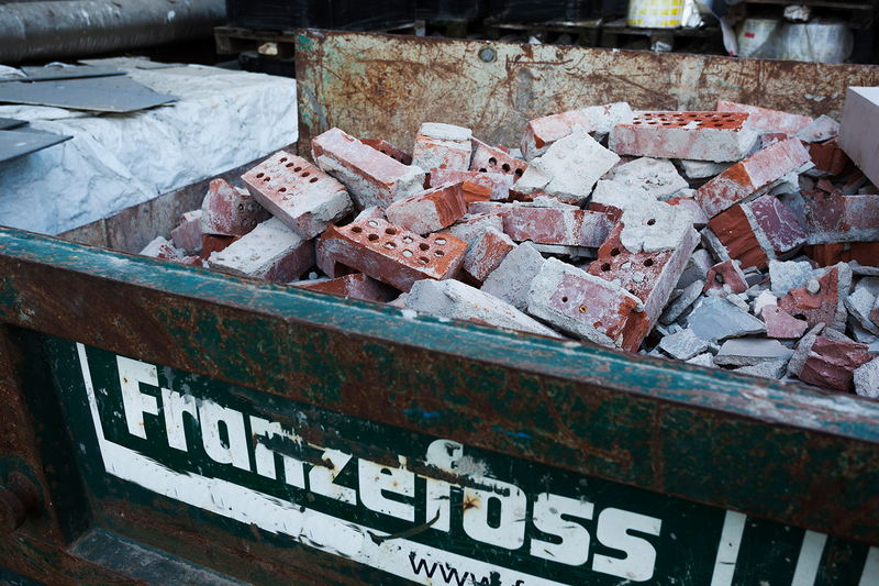 Containere og avfallssekker til byggeplass